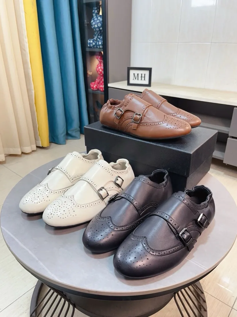 Men's shoes 💰560🌸🌸Men's shoes 💰prada/Prada New men's spliced ​​casual sports shoes. These sports shoes use exquisite stitching technology to outline a unique geometric texture, and contemporary lines and details reinterpret the classic sports style. The upper is made of ultra-official material, and the inner foot pad is made of cow leather. It is light and breathable, practical and versatile, and the outsole has a laser logo to create a comfortable wearing experience. Comes with full set of original packaging dust bag! Size: 38-44 (45 customized)